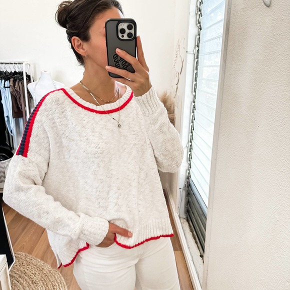 American Eagle Outfitters Sweaters - American Eagle Stripe Shoulder Sweater Size Large White